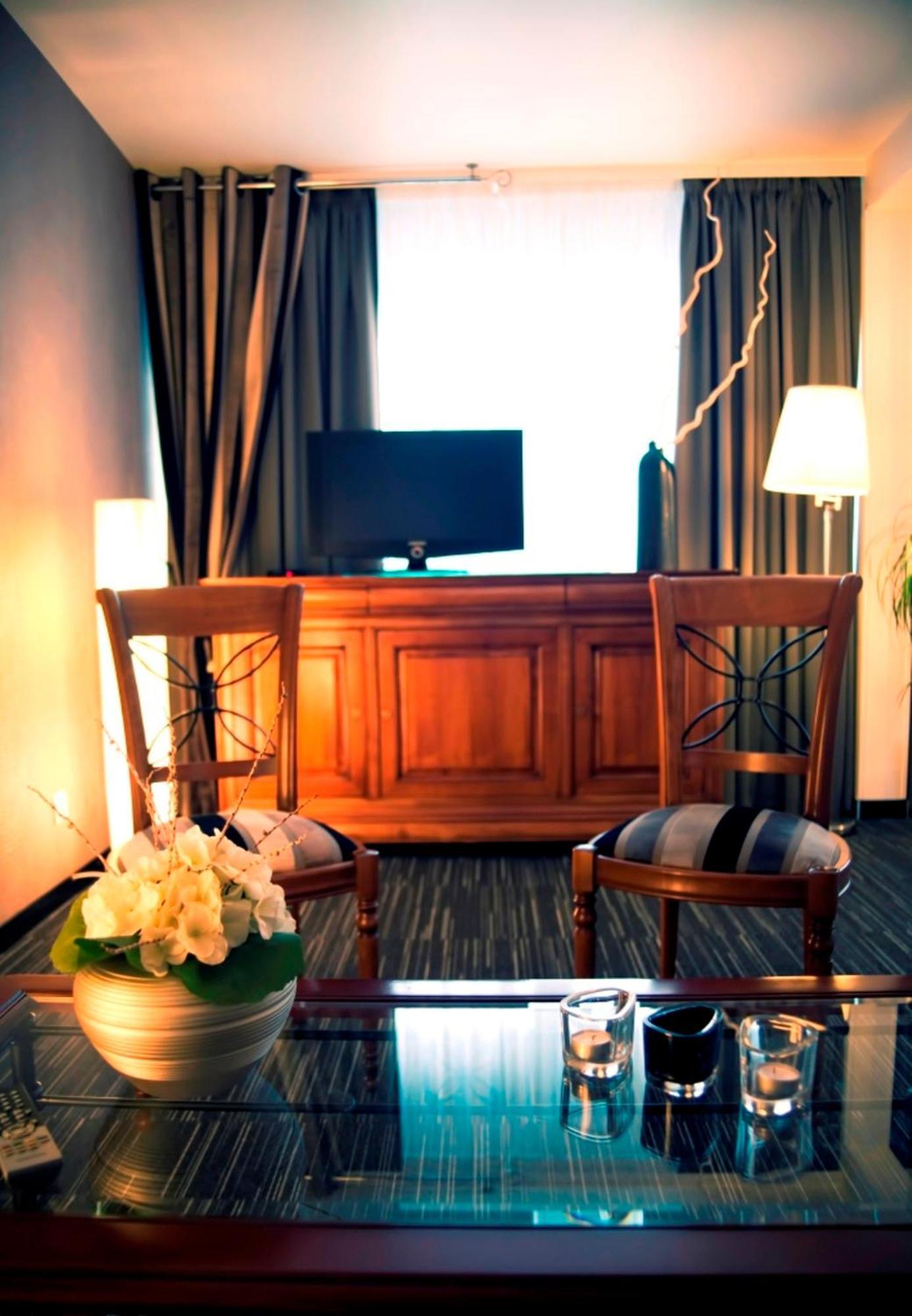 Dm Hotel Форбаш Экстерьер фото